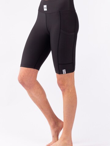 Eivy Skinny Shorts Venture in Schwarz: Vorderseite