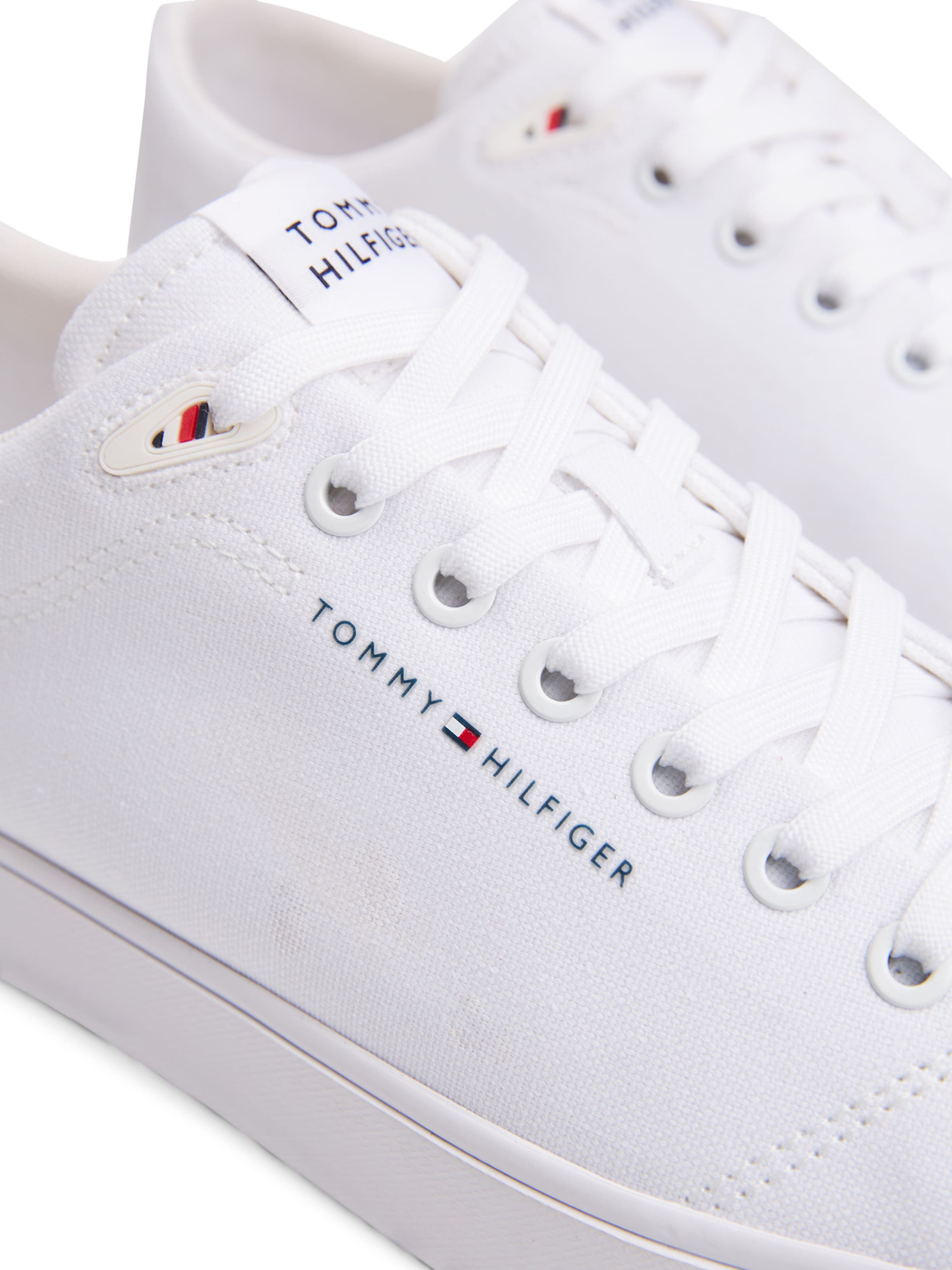 Baskets basses TOMMY HILFIGER en blanc