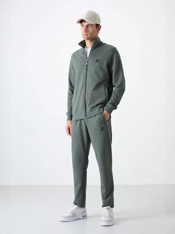 Tommy Life - Fato de jogging em cinzento: frente