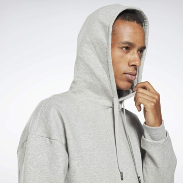 Reebok - Sweatshirt de desporto em cinzento