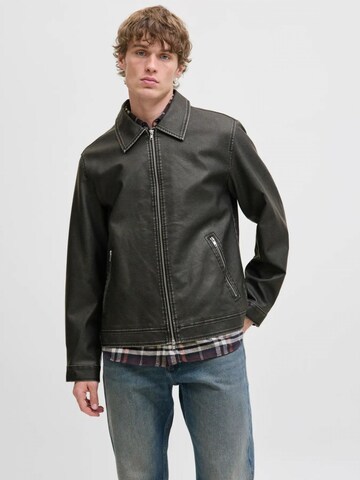 Jacks & Jones Between-Season Jacket in Black: front