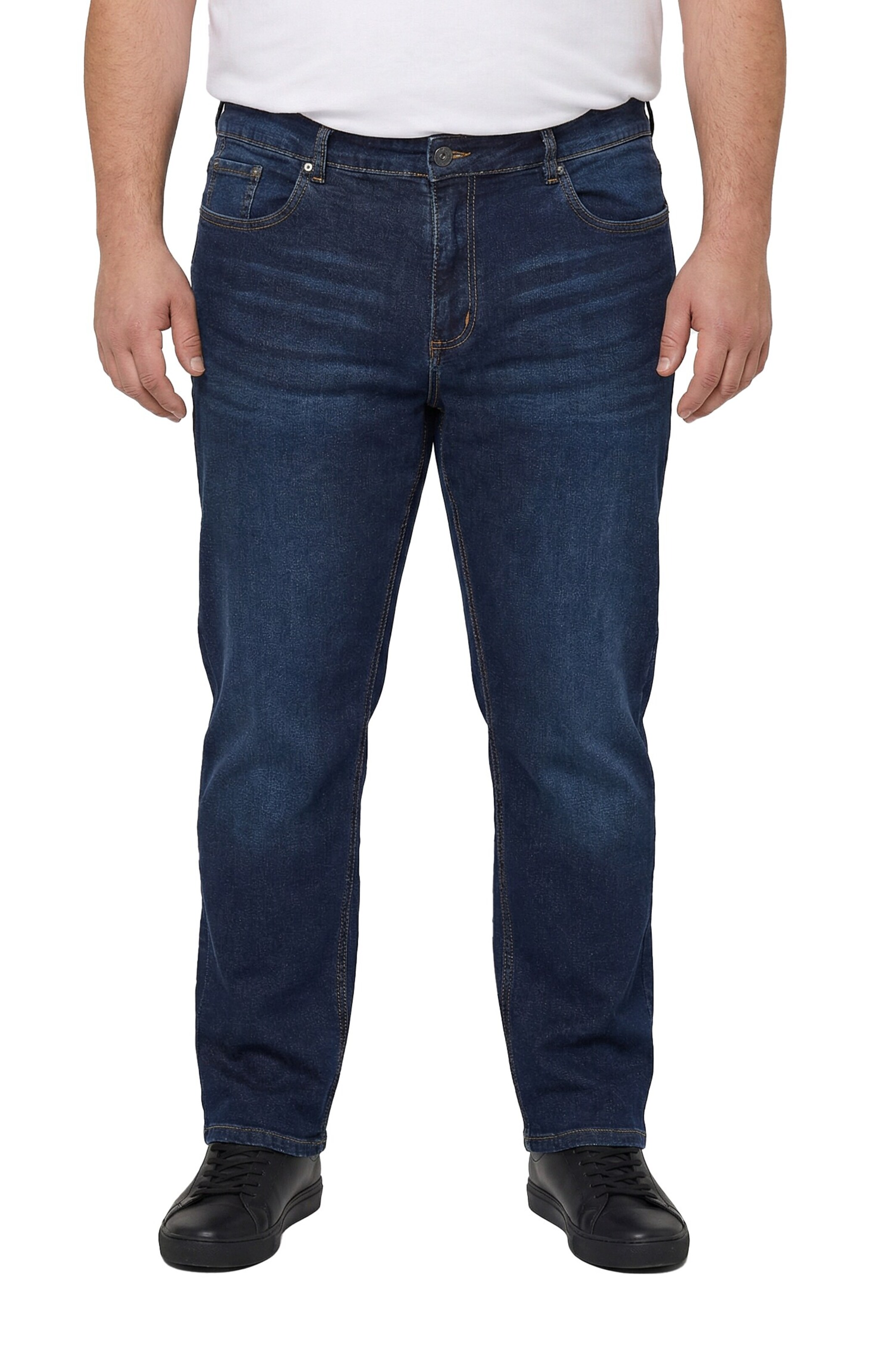 Men Plus Regular Jeans in Blue: front