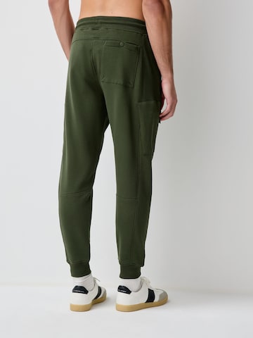 Tapered Pantaloni di Next in verde