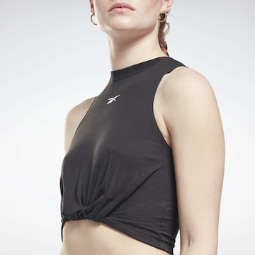 Sport top de la Reebok pe negru: față