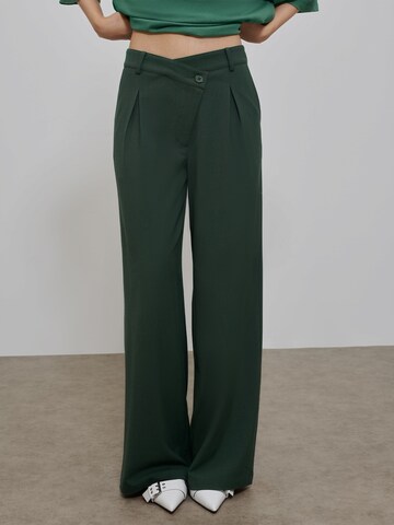 Wide leg Pantaloni cutați 'Foliage' de la florence by mills exclusive for ABOUT YOU pe verde: față