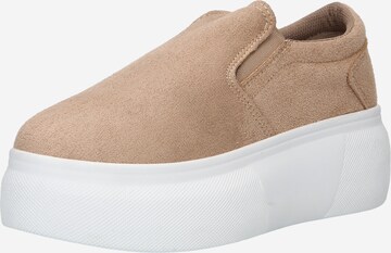 Scarpa slip-on di NLY by Nelly in beige: frontale