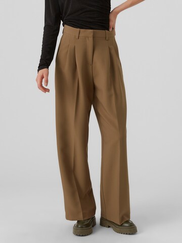 VERO MODA Loose fit Pleat-Front Pants 'IMANI' in Green: front
