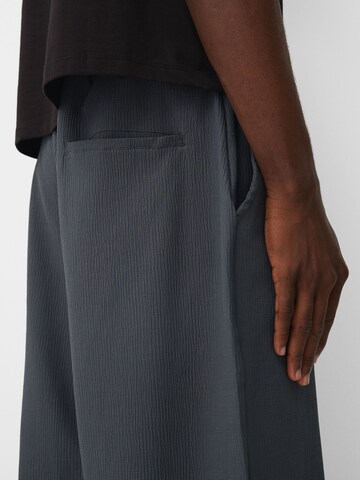 Bershka Loose fit Trousers in Grey