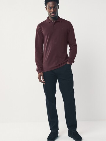Tricou de la Next pe roșu