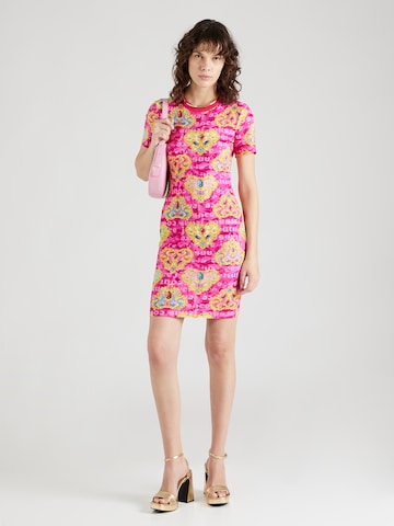 Versace Jeans Couture Letní šaty – pink