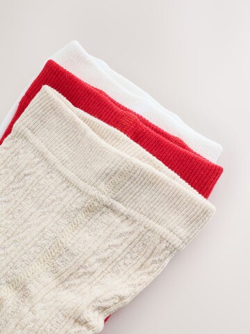 Ștrampi de la Next pe bej