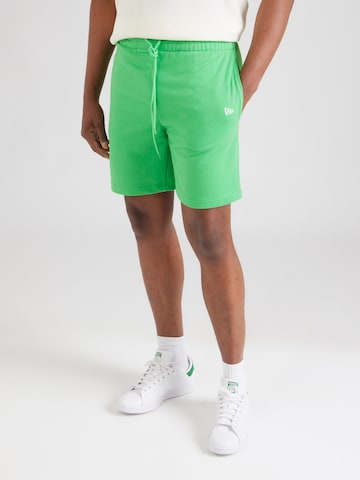 NEW ERA - regular Pantalón 'LOSDOD' en verde: frente