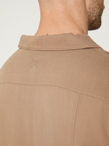 Coupe regular Chemise 'Enes' DAN FOX APPAREL en beige