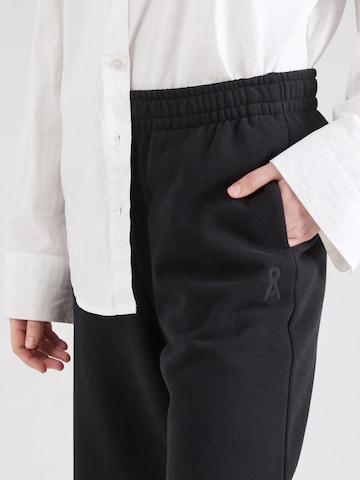 ARMEDANGELS Loosefit Nadrág 'IVAARA' - fekete