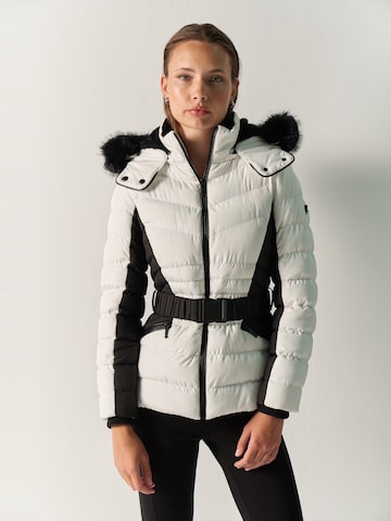 KOROSHI Winterjas in Wit: voorkant