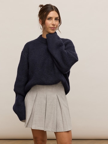 noar studios Pullover i blå: forside