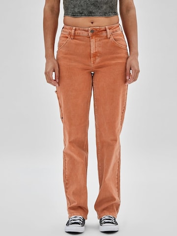GUESS Loosefit Jeans in Orange: predná strana