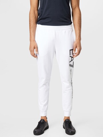 Tapered Pantaloni di EA7 Emporio Armani in bianco: frontale