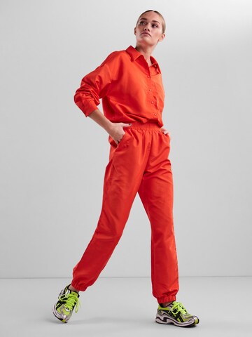 PIECES Tapered Pants 'Jylla' in Orange