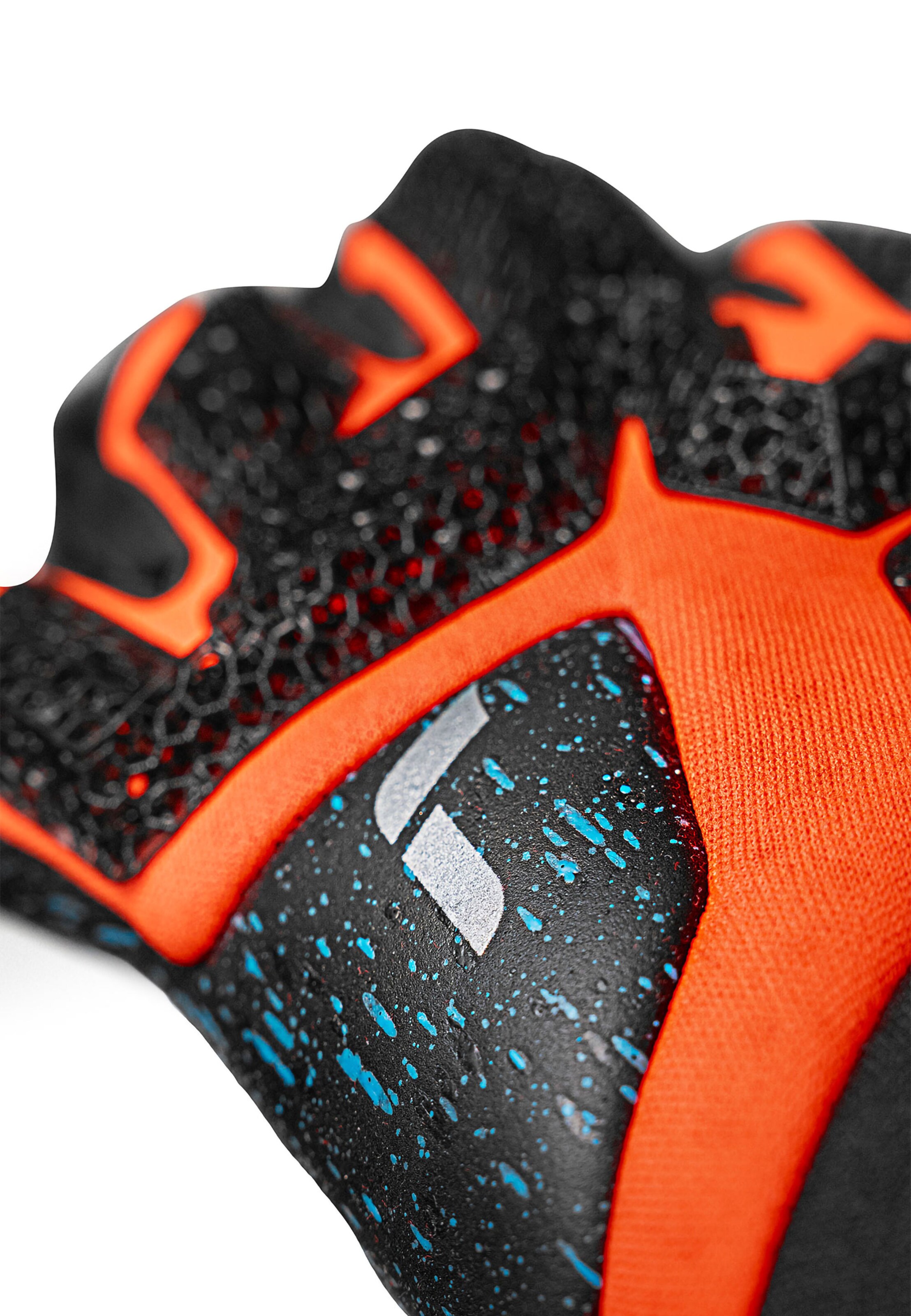 REUSCH Sports gloves 'Attrakt Fusion Carbon® 3D' in Black