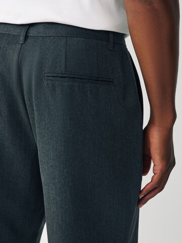 Next Regular Shorts 'Smart' in Grau