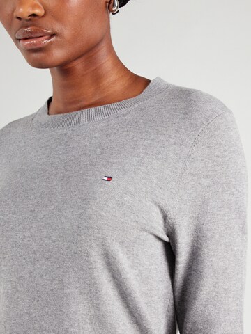 TOMMY HILFIGER Свитер в Серый