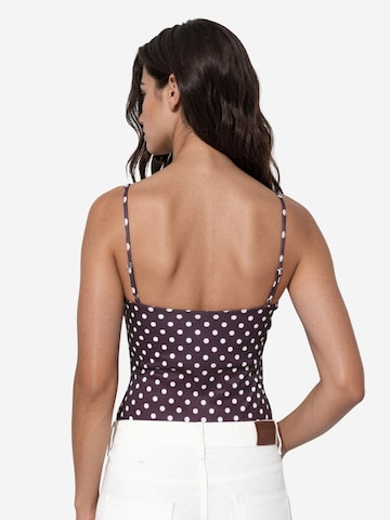 Body Hiccup en marron