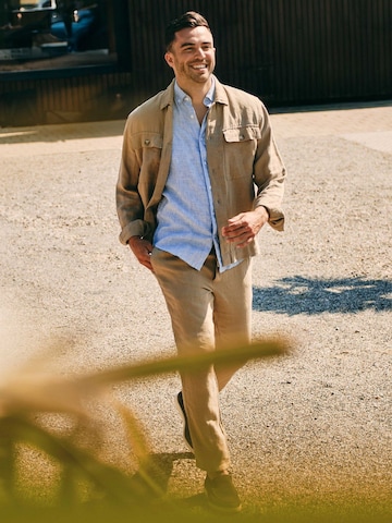 Regular Pantalon chino Suitable en beige : devant