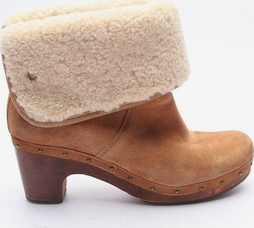 UGG Dress Boots in 41 in Brown: front
