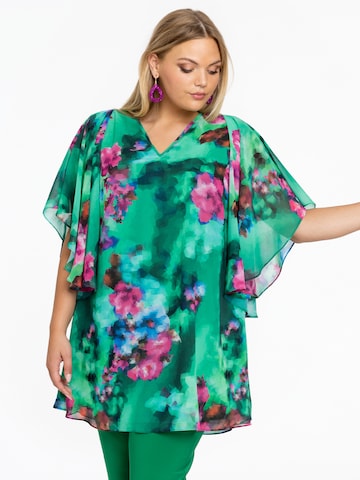 Yoek Tunic in Green: front