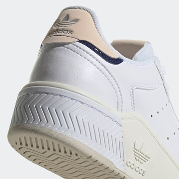 ADIDAS ORIGINALS Σνίκερ χαμηλό 'Court Tourino Bold' σε λευκό