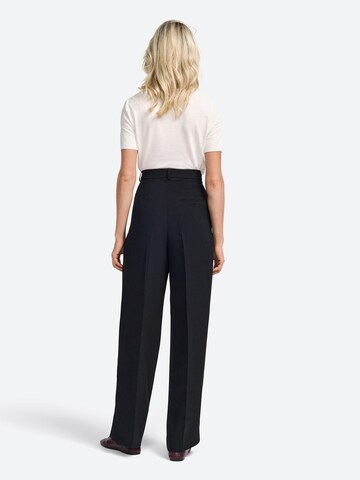 Wide leg Pantaloni con pieghe di Rich & Royal in nero