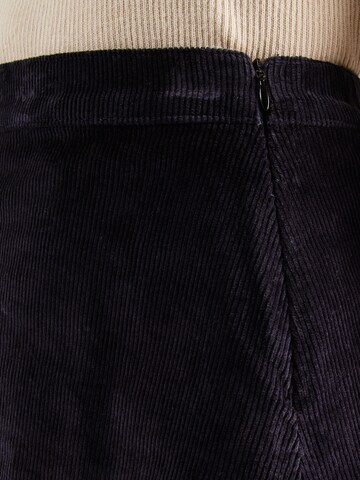 Gonna 'Svea' di mazine in nero