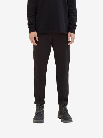 Regular Pantalon chino TOM TAILOR DENIM en noir : devant