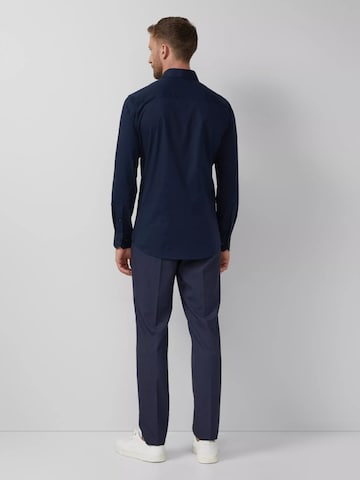 Cămașă 's.Oliver BLACK LABEL, Camasa barbati din amestec de bumbac, cu croiala Tailored fit, Bleumarin deschis' de la s.Oliver BLACK LABEL pe albastru