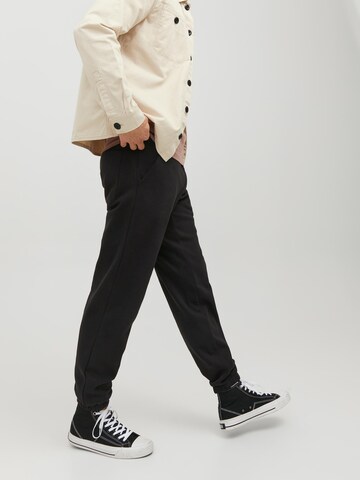 Tapered Pantaloni 'Bill' di JACK & JONES in nero