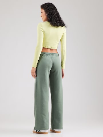 Loosefit Pantalon 'Country Club' Superdry en vert : derrière