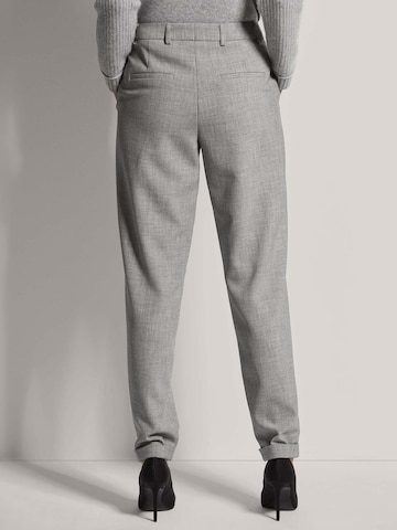 MADELEINE Tapered Hose in Grau
