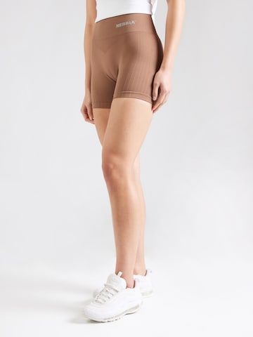 NEBBIA Skinny Sportbyxa i brun: framsida