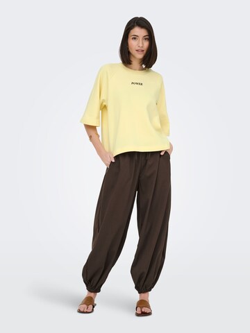 Felpa 'JDYOlivia' di JDY in giallo