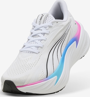 Chaussure de course 'Maxima Pro' PUMA en blanc : devant