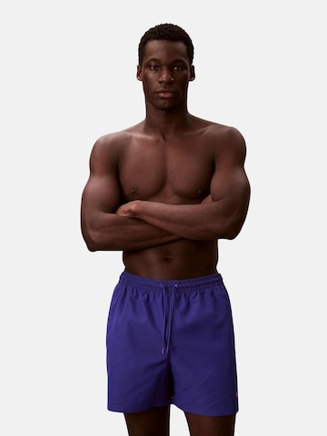 Shorts de bain 'CALVIN KLEIN MEDIUM DRAWSTRING Costumi da bagno' Calvin Klein en bleu