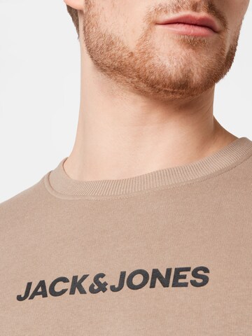 JACK & JONESSweater majica 'You' - smeđa boja