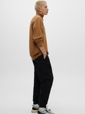 Pull&Bear Tapered Nadrág - fekete