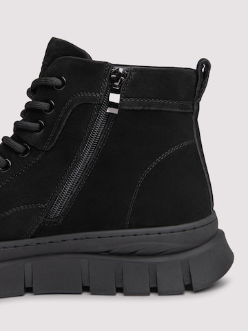 Ombre - Botas con cordones en negro