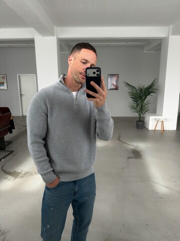 DAN FOX APPAREL Sweater 'Leart' in Grey