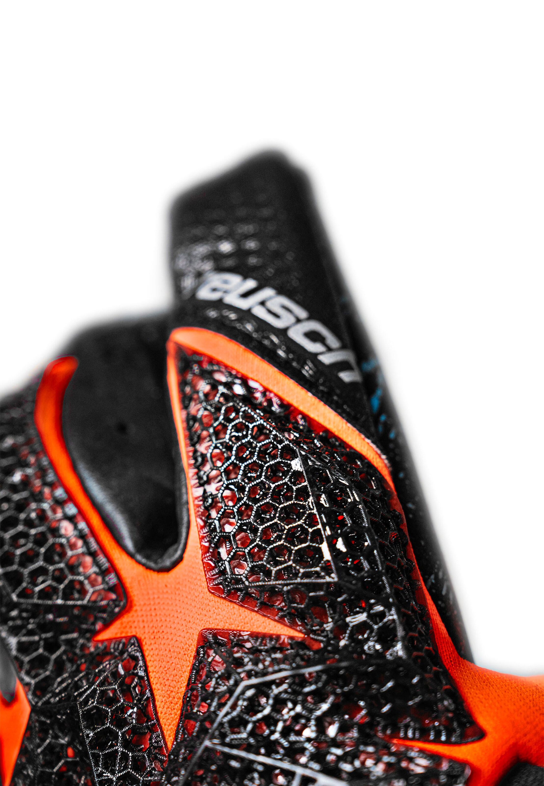 REUSCH Sports gloves 'Attrakt Fusion Carbon® 3D' in Black