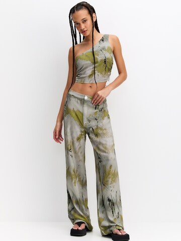 Pull&Bear Loose fit Trousers in Green