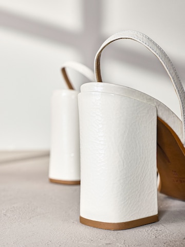 Next Sandale in Weiß