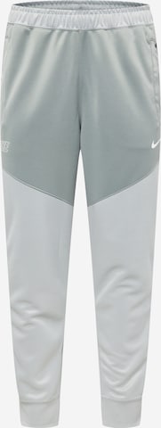 Effilé Pantalon Nike Sportswear en gris : devant